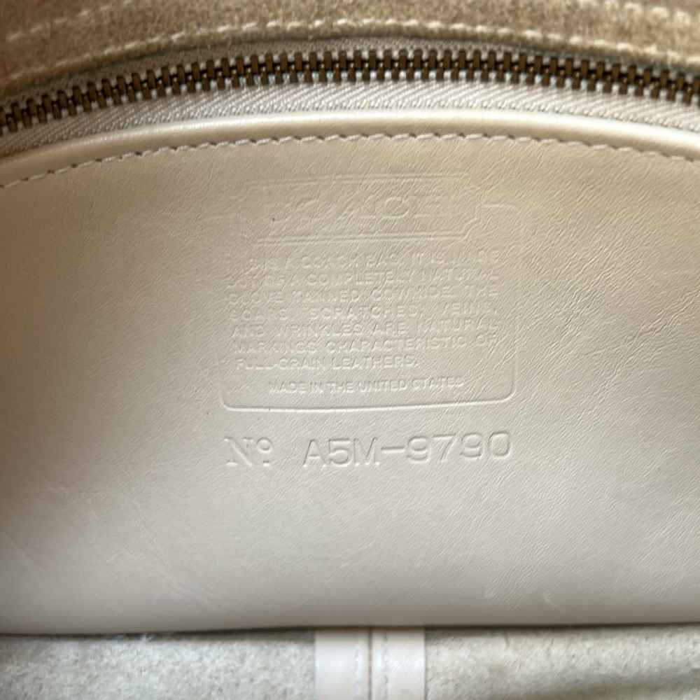 VINTAGE Coach City Bag in Bone Leather - Picture 12 of 16